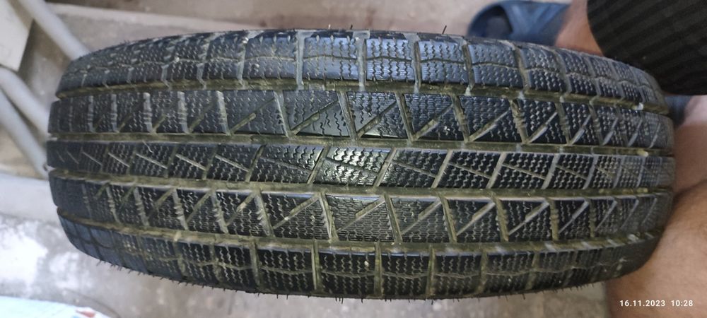 Продам резину зимню