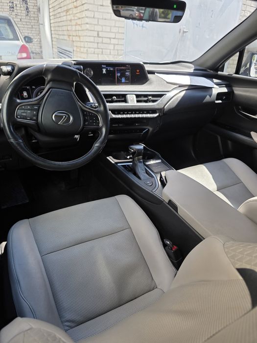 Продам Lexus UX  в ідеалі
