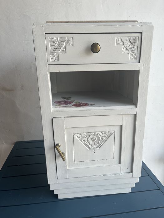 Mesinha de cabeceira