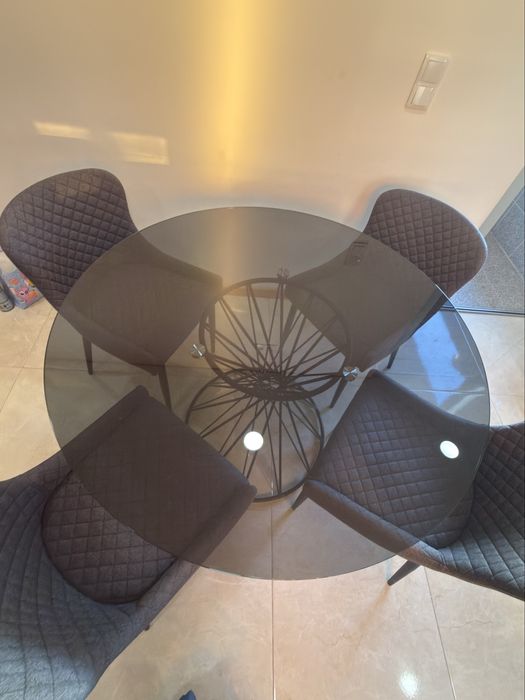Mesa com 4 cadeiras
