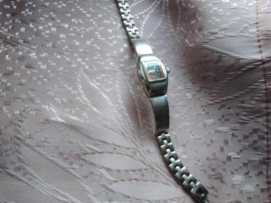 Часы   кварцевые.  . ELITE    и  ..  IK .