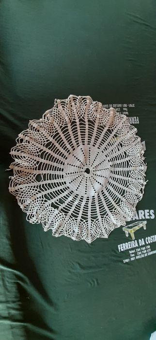 Rendas, crochês e bordados.