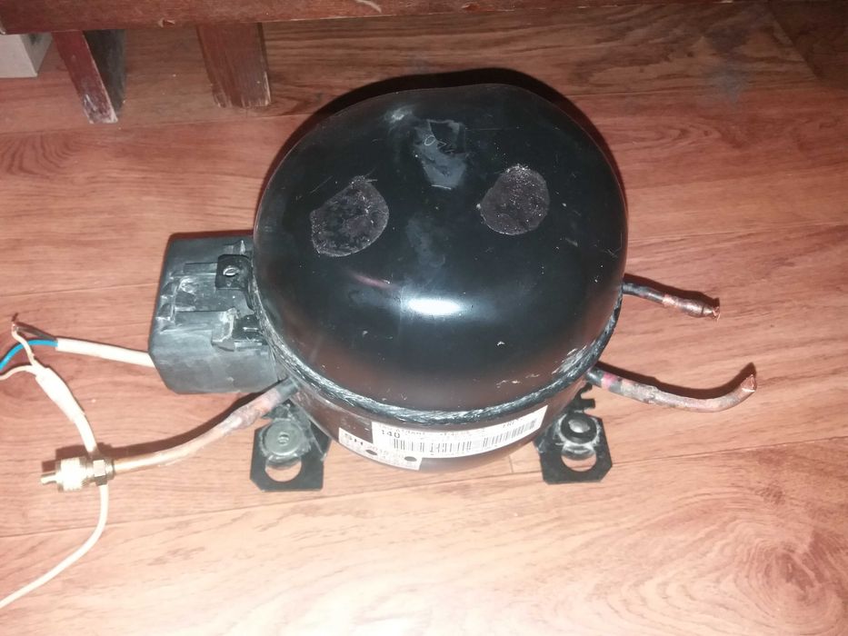 Продам компрессор холодильника