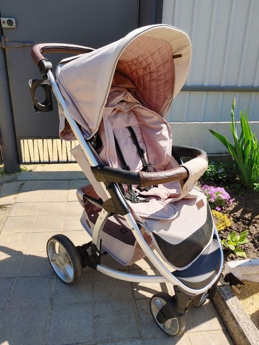 Продам прогулочну коляску.