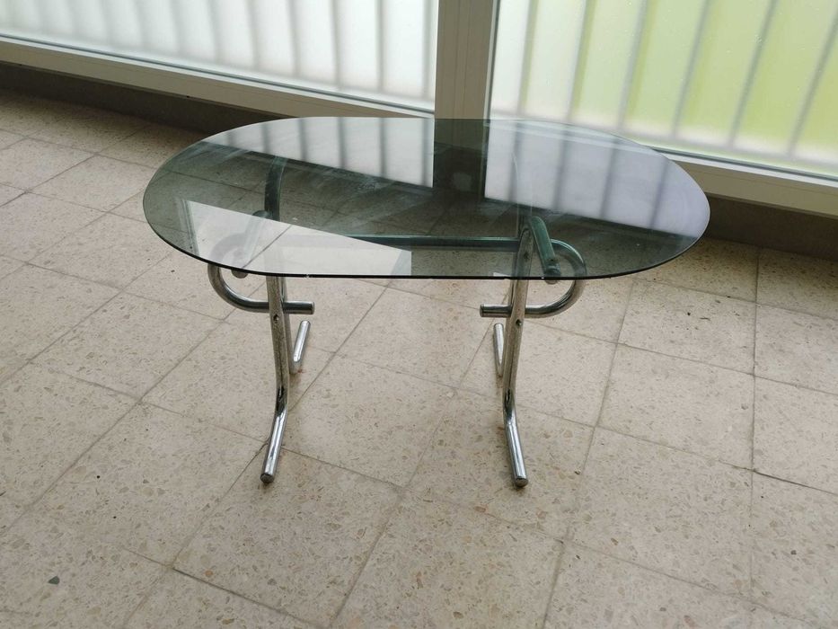 Mesa Centro em Vidro Temperado com Base Tubular Cromada Vintage