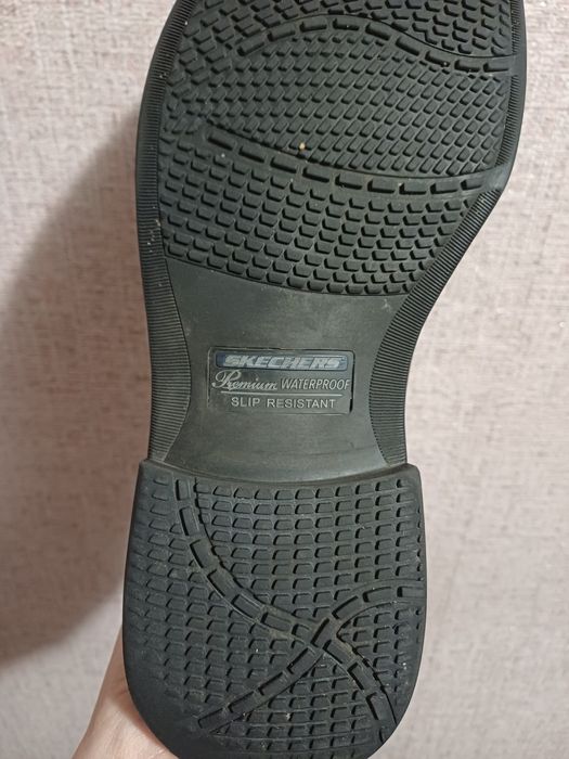 Чорні чоловічі туфлі бренду Skechers 43 розміру