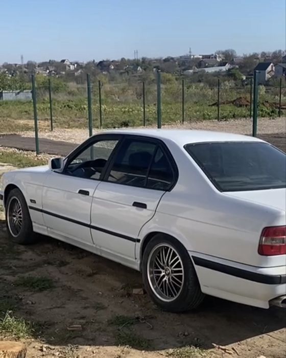 BMW E3 4 91-й год автомат машина в хорошем состоянии