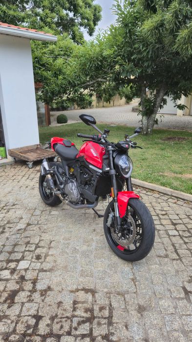 Ducati monster 937