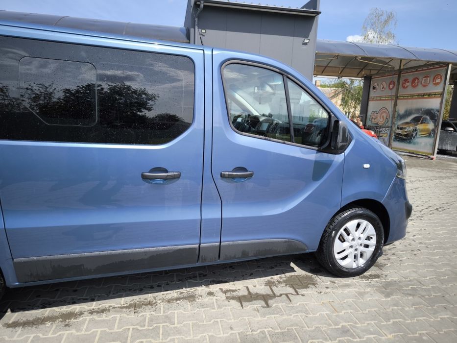Продається сімейне авто Opel Vivaro