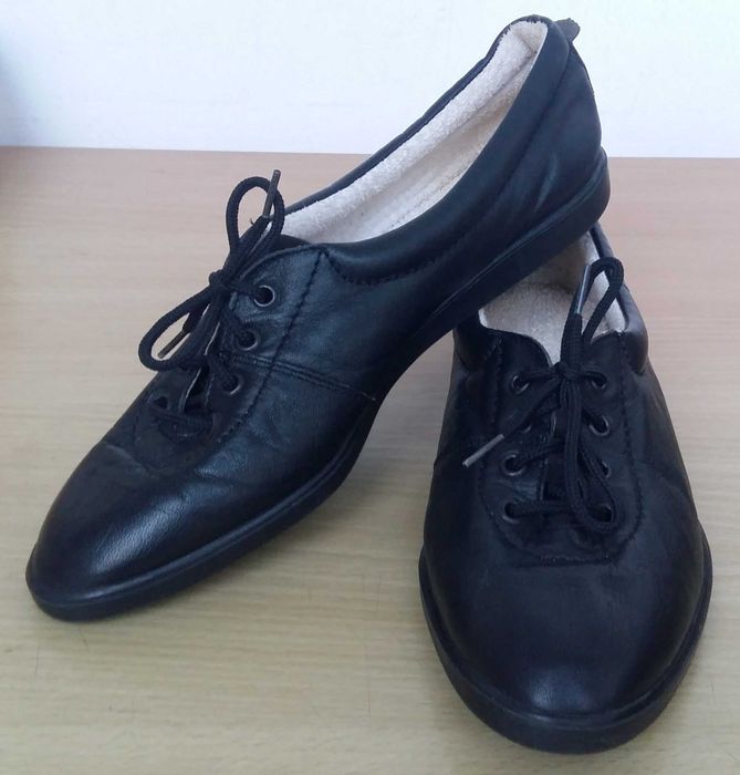 Buty baleriny wiązane czółenka skóra naturalna czarne SOFTIES 38
