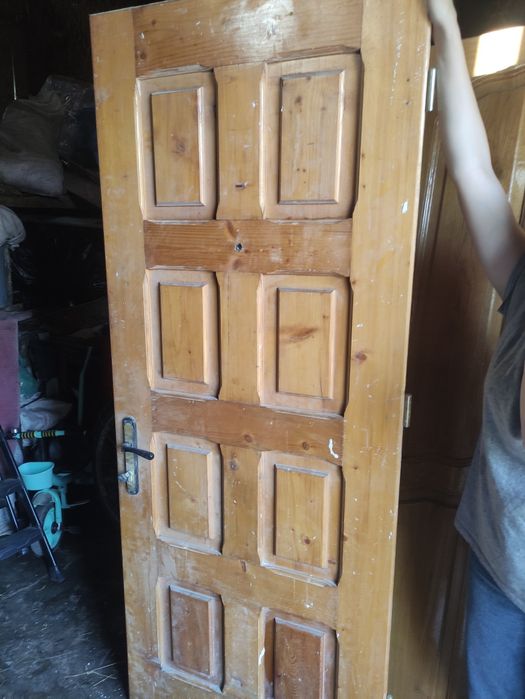 Двері дерев'яні вхідні