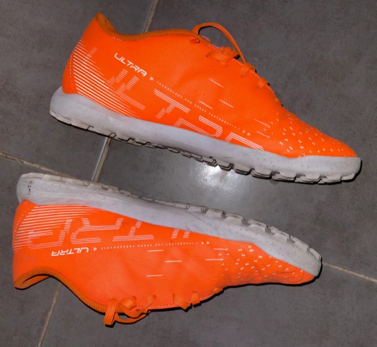 Chuteiras Turf Puma n.⁰ 43 (28 cm)

Mandei vir mas ficam grandes.

Tri