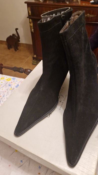 Botas pretas camurça