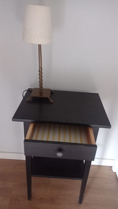 Mesa de cabeceira alta preta Ikea