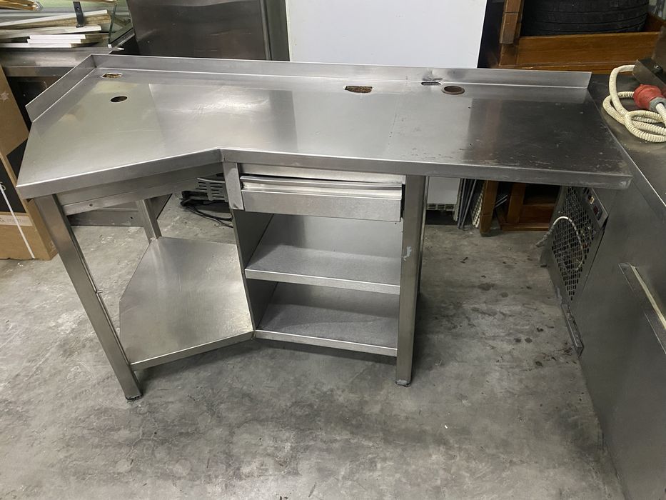 Bancada com gaveta e parteleira