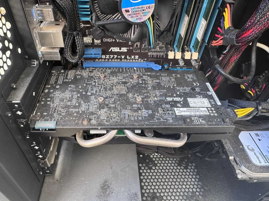 PC com i5/i7 3ª geração, 8-16GB DDR3, ASUS Z77, fonte Antec 620W, HDD 500GB/1TB. Liga mas não dá imagem