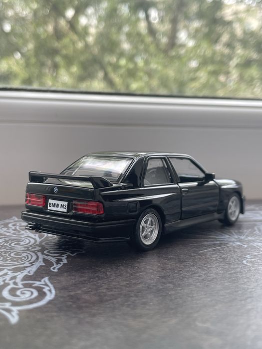 Іграшковий автомобіль BMW M3 1987