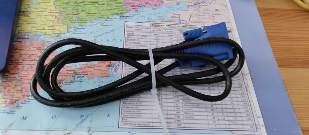 Провода інтернетовські  RJ-45 і HDMI