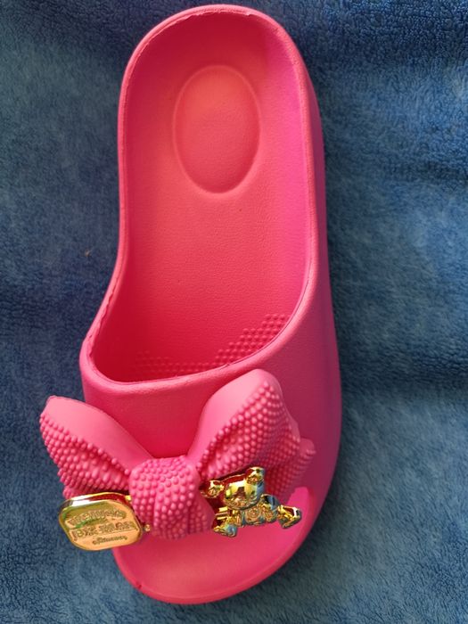 FUKSJOWE KLAPKI DAMSKIE 

Ta aukcja dotyczy rozmiaru: 36/37

Świ