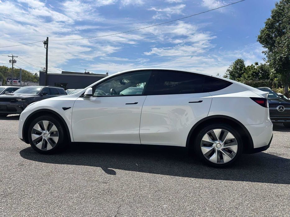 Tesla Model Y      2021