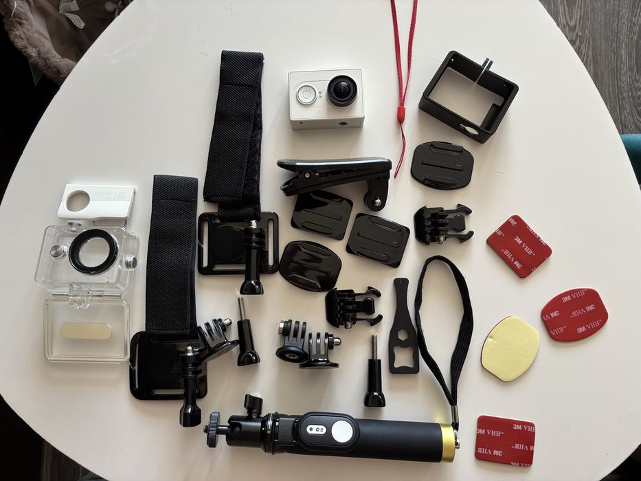Xiaomi Yi Action Camera + комплект аксесуарів.
