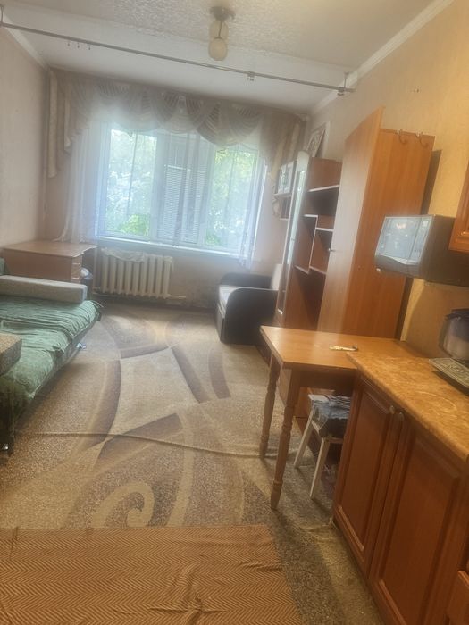 Кімната в гуртожитку, центр