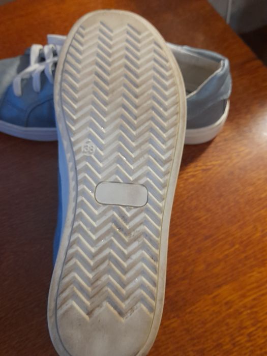 Кроссовки женские