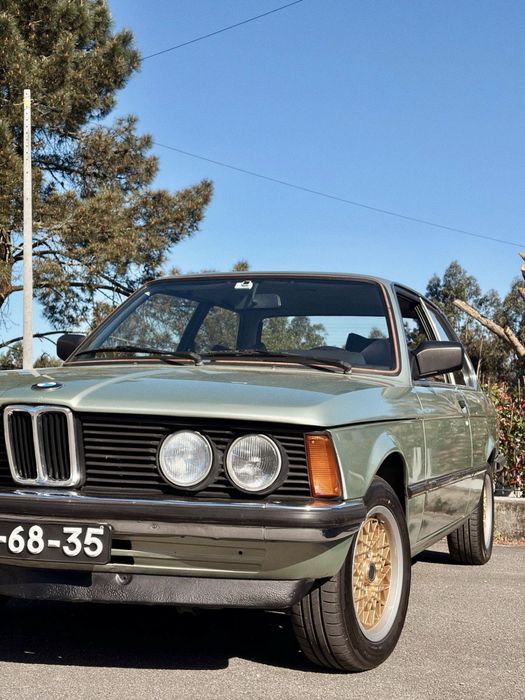 BMW classico em perfeito estado
