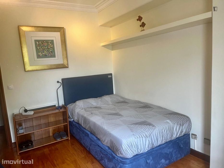 Quarto - localizado em Benfica Lisbon