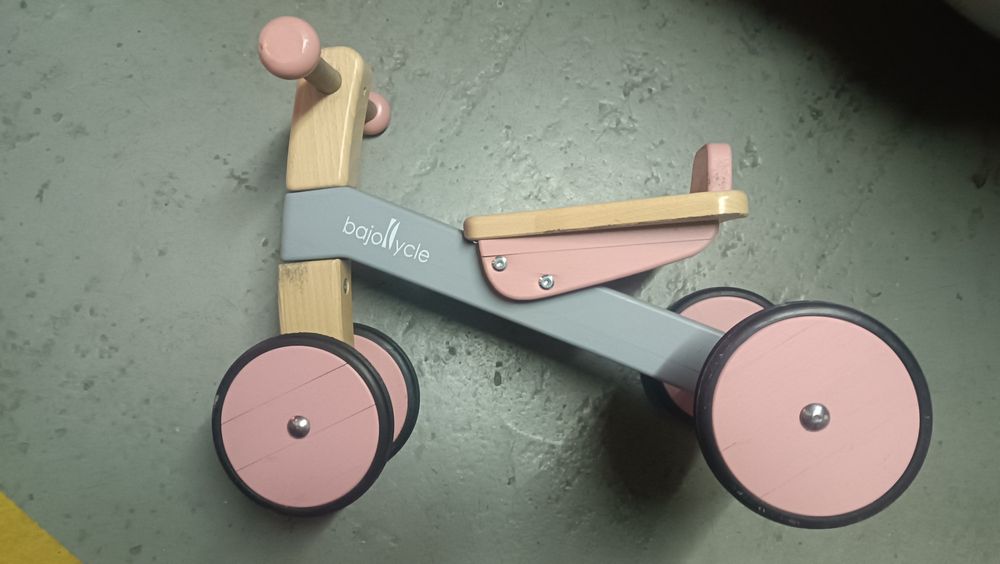 Triciclo de Pés Bajocycle – Bicicleta de Equilíbrio em Madeira Bajo