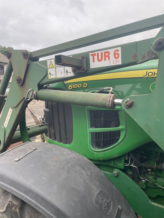 Sprzedam ciągnik John Deere 6100D