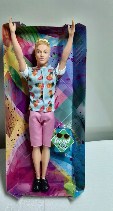 Лялька в коробці. Хлопець