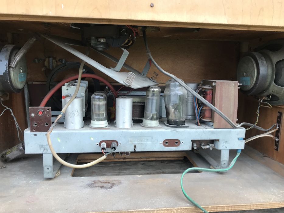 Stare radio z gramofonem Diora