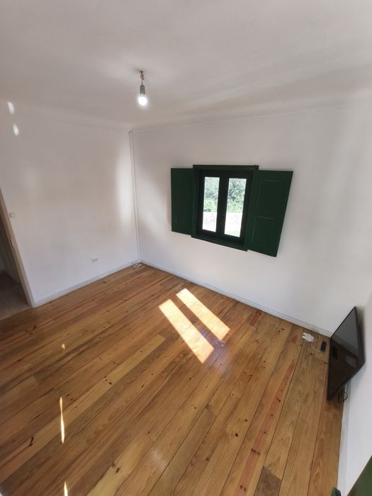 CASA T2 com garagem e jardim