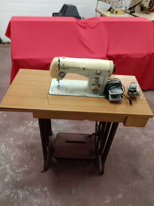 Máquina costura domestica