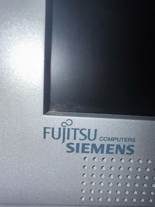monitor LCD Fujitsu Siemens (ok. 15–17", format 4:3)