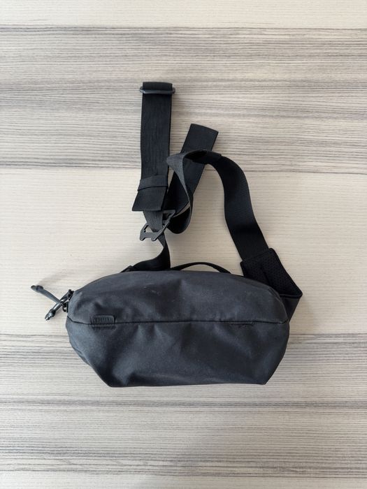 Thule Tact 5L – czarna nerka, torba na pas lub crossbody