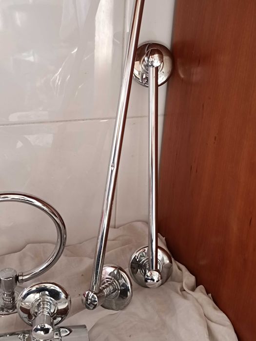 Conjunto em inox para WC de 4 peças