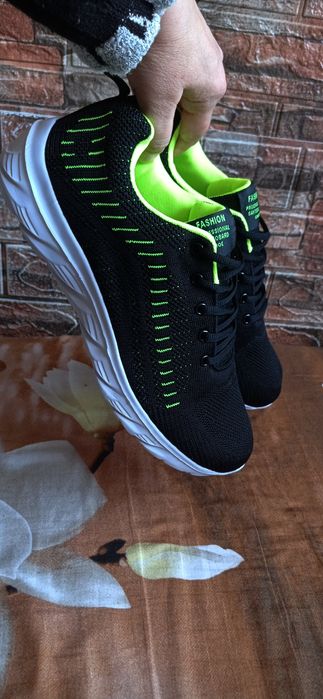 Buty sportowe 44 -28,5 cm