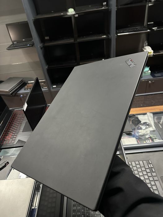 Ноутбук для 3D графики Lenovo  tape-c