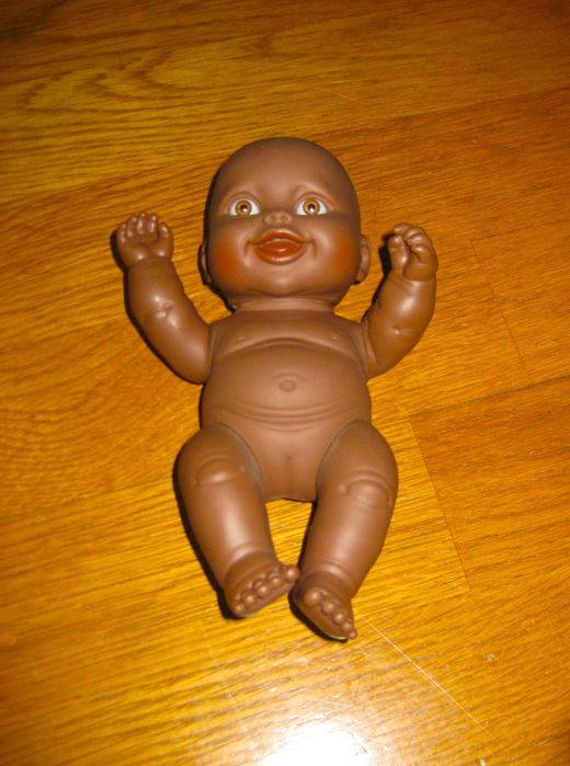 Boneca de Borracha Pretinha com Olhos Doces