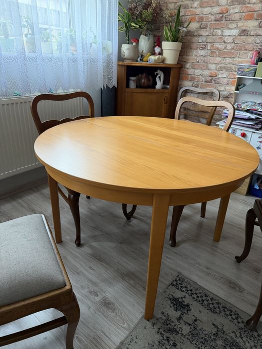 Okragły, rozkladany stół Ikea