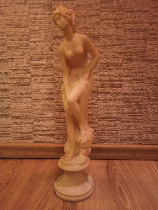 Figurka kobiety.