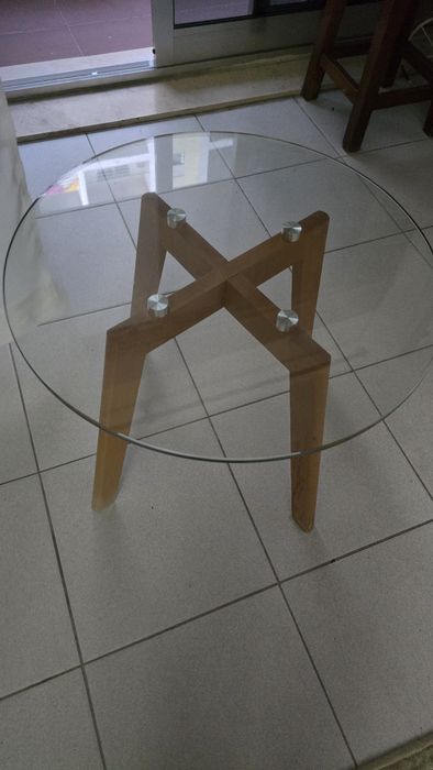 Mesa de apoio em vidro