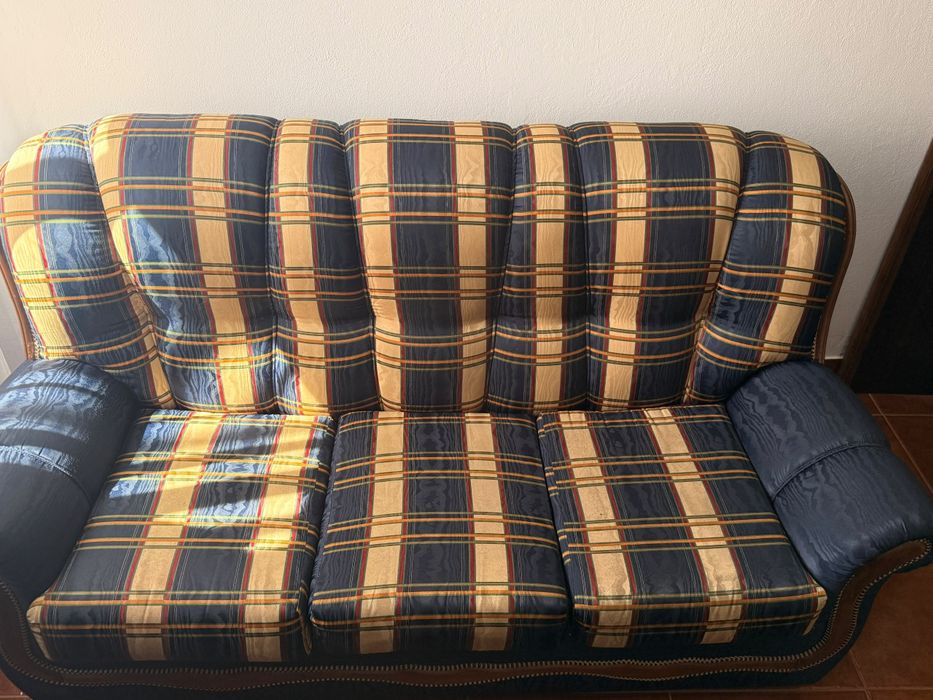 Sofá cama e 2 poltronas/cadeirões