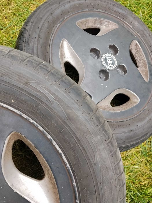 Pneus 155/70R13 (25€ o par)