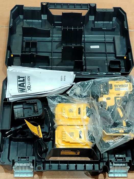 Akumulatorowa wiertarko-wkrętarka DeWalt DCD777D2T,  2 Akumulatory 2Ah