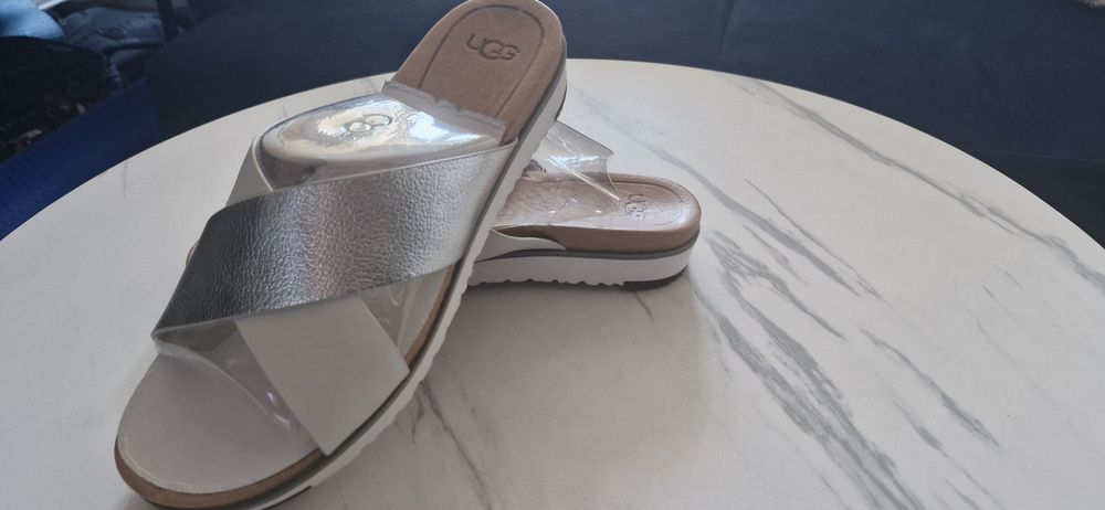 Klapki skórzane UGG 38