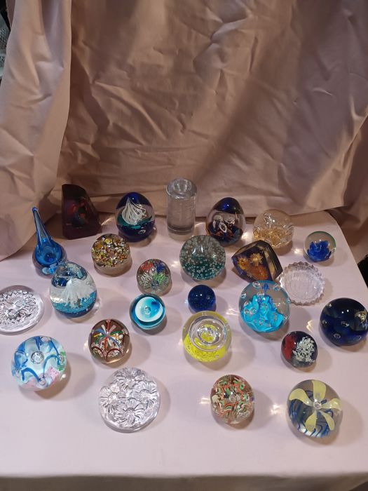 Lote de pisa papeis em vidro Murano e Marinha Grande