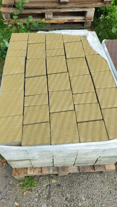 Бруківка римський камінь